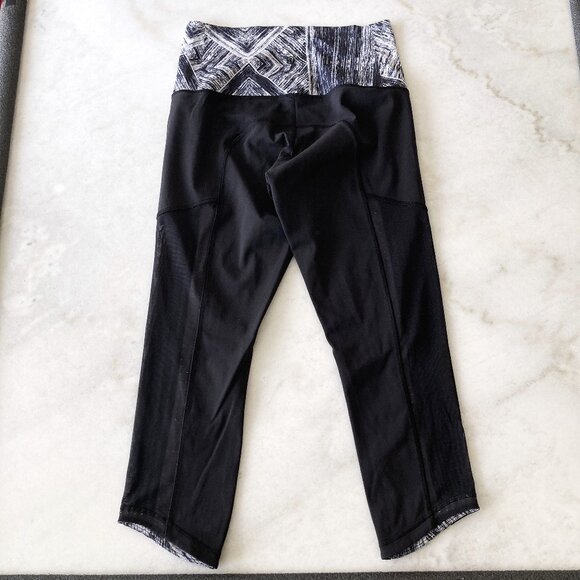 Like new! Lululemon Hot to Street Crop black & white leggings / tights / capris - Picture 5 of 10